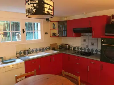 Cuisine ou kitchenette dans l'établissement Charmant T2 jardin près des plages et du golf Seignosse