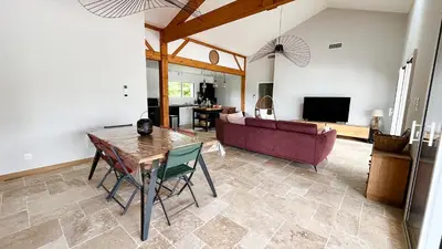 Télévision ou salle de divertissement dans l'établissement VILLA CANTATE - Maison avec piscine