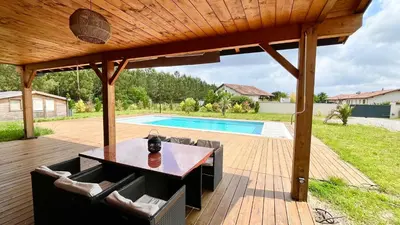 Piscine de l'établissement VILLA CANTATE - Maison avec piscine ou située à proximité