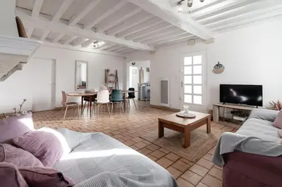 Télévision ou salle de divertissement dans l'établissement La villa des mouettes