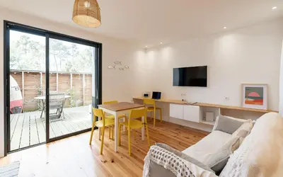 Télévision ou salle de divertissement dans l'établissement Villa Cocoon Contis océan à 900m