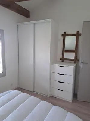 Un ou plusieurs lits dans un hébergement de l'établissement Maisonnette 2 chambres à deux pas des plages