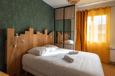 Un ou plusieurs lits dans un hébergement de l'établissement Maison chaleureuse 3* à deux pas de la plage