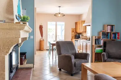 Coin salon dans l'établissement Maison chaleureuse 3* à deux pas de la plage