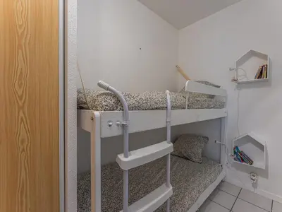Un ou plusieurs lits dans un hébergement de l'établissement Appartement T2 refait à neuf - 4 pers - Terrasse Ouest - Proche centre - Chiens OK - FR-1-521-237
