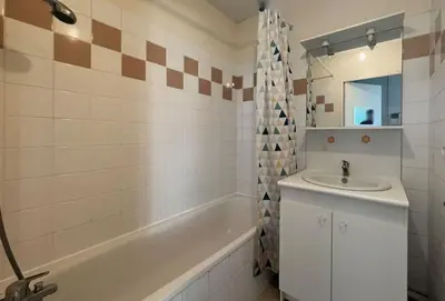 Salle de bains dans l'établissement T2 4 couchage à 2 pas du bassin