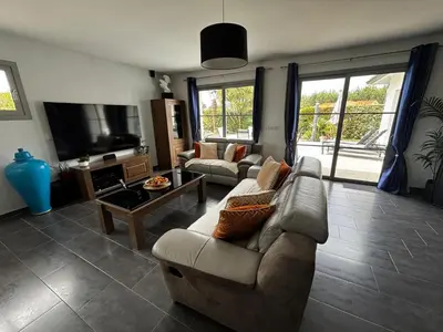 Télévision ou salle de divertissement dans l'établissement Superbe villa 6 personnes proche océan et lac