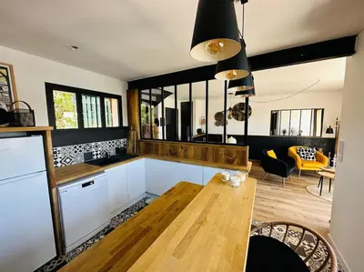 Cuisine ou kitchenette dans l'établissement Maison Ostréa terrasse sur l'eau