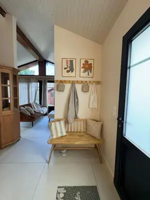 Coin salon dans l'établissement Le Lodge de l'océan - Maison familiale en bois neuve - Piscine chauffée