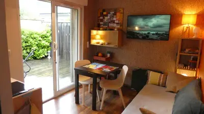 Coin salon dans l'établissement T2 au calme avec terrasse sur le bassin d'Arcachon