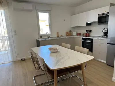Cuisine ou kitchenette dans l'établissement Très bel appartement neuf - Parking et Terrasse