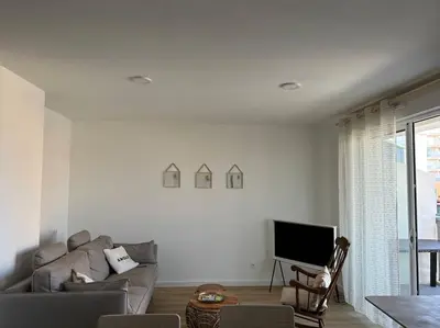 Télévision ou salle de divertissement dans l'établissement Très bel appartement neuf - Parking et Terrasse