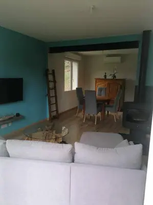Télévision ou salle de divertissement dans l'établissement Maison de campagne