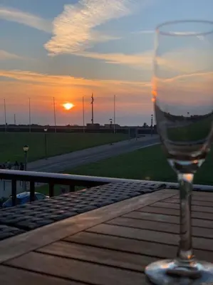 Lever ou coucher de soleil vu de l'appartement ou à proximité