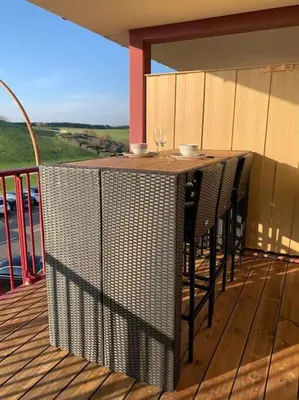 Balcon ou terrasse dans l'établissement Appartement entièrement rénové avec vue sur océan
