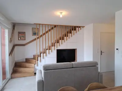 Télévision ou salle de divertissement dans l'établissement Appartement cosy 2 chambres - 300m de la plage