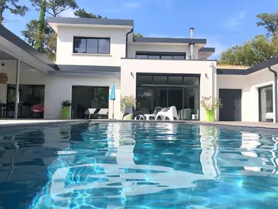 Piscine de l'établissement Villa OASIS Climatisée avec Piscine chauffée à Hossegor ou située à proximité