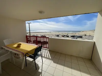 Balcon ou terrasse dans l'établissement Appartement T2 avec terrasse vue océan, box privé - FR-1-379-170