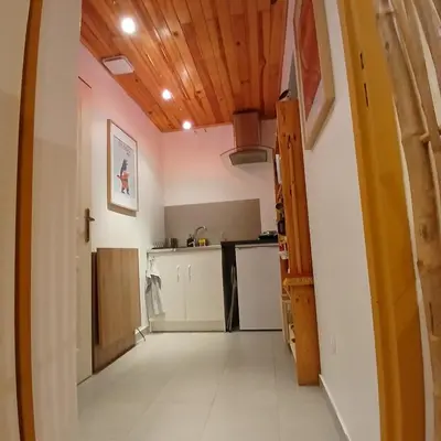 Cuisine ou kitchenette dans l'établissement Studio au cœur de la nature