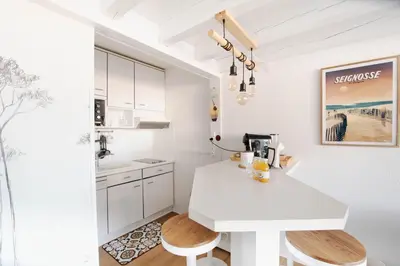 Cuisine ou kitchenette dans l'établissement Le Landifornia - Design cosy & horizon bleu avec vue océan