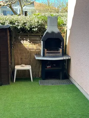 Barbecue disponible mis à disposition des clients de l'appartement