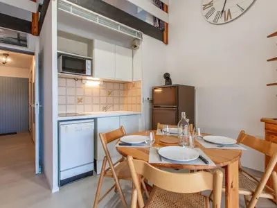 Cuisine ou kitchenette dans l'établissement Apartment Les Terrasses Notre Dame du Port-9 by Interhome