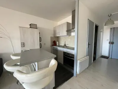 Cuisine ou kitchenette dans l'établissement Appartement 4 pers belle terrasse vue port