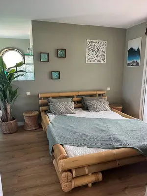 Un ou plusieurs lits dans un hébergement de l'établissement Villa OHANA pour 8 personnes avec piscine et cuisine d'été. Wifi gratuit
