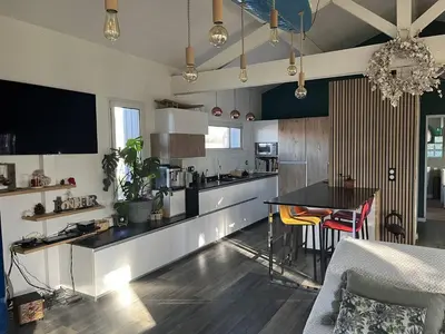 Cuisine ou kitchenette dans l'établissement Villa OHANA pour 8 personnes avec piscine et cuisine d'été. Wifi gratuit