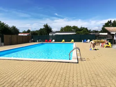 Piscine de l'établissement Mobil-Home 54 au Parc Résidentiel de la Plage - 4 personnes ou située à proximité