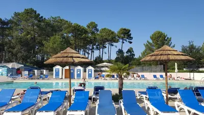 Piscine de l'établissement Mobilhome Dunes de Contis 3chambres, spacieux, moderne et tout confort ou située à proximité