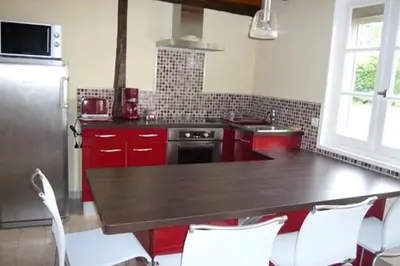 Cuisine ou kitchenette dans l'établissement Gîte avec jardin tout confort à Luglon, proche Ecomusée de Marqueze, Landes