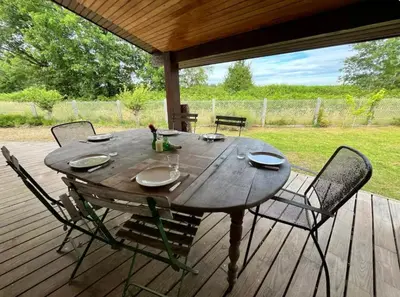 Jardin de l'établissement La Cabane Farwest Plein pied vue PIN proche LAC
