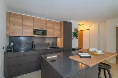 Cuisine ou kitchenette dans l'établissement Les Bergeronnettes - Piscine partagée proche plage