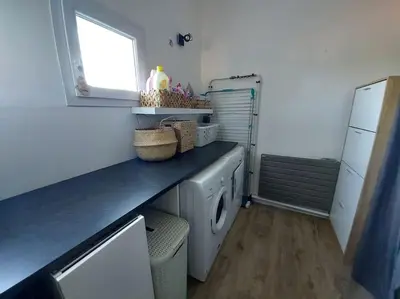 Cuisine ou kitchenette dans l'établissement Magnificent accommodation , 200m from the beach.