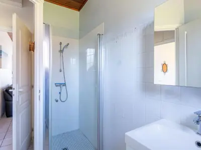 Salle de bains dans l'établissement Maison 3 chambres proche plages avec jardin clos à Mimizan - pour 8 personnes - FR-1-50-127