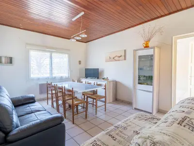 Télévision ou salle de divertissement dans l'établissement Maison 3 chambres proche plages avec jardin clos à Mimizan - pour 8 personnes - FR-1-50-127