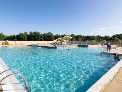 Piscine de l'établissement Mobil-home cosy climatisé 5 pers - Terrasse couverte - Plage des Casernes à 800m ou située à proximité