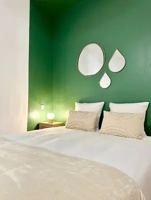 Un ou plusieurs lits dans un hébergement de l'établissement Le SPA Étoilé - Baignoire Balnéo et Sauna Privatif