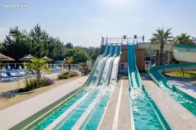 Piscine de l'établissement Bungalow charmant, Saint-Julien-en-Born, Piscine partagée ou située à proximité