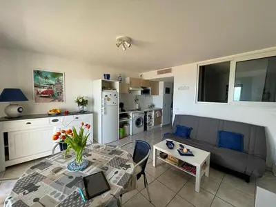 Cuisine ou kitchenette dans l'établissement Appartement T2 avec terrasse, climatisation et parking à Capbreton - FR-1-413-236