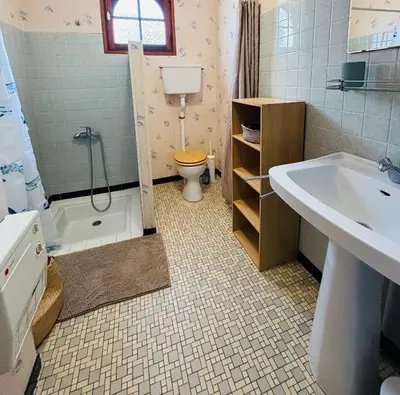 Salle de bains dans l'établissement Appartement T2 Est à 300m des plages