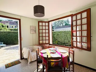 Coin salon dans l'établissement Appartement T2 Est à 300m des plages