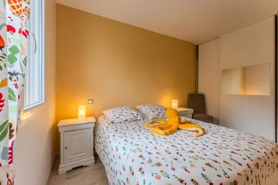 Un ou plusieurs lits dans un hébergement de l'établissement Maison Moderne à 10min des lacs - 6 couchages