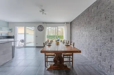 Cuisine ou kitchenette dans l'établissement Maison Moderne à 10min des lacs - 6 couchages
