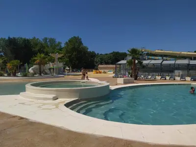 Piscine de l'établissement Vacances dans les Landes ou située à proximité