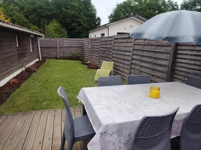 Jardin de l'établissement Maison chaleureuse au calme