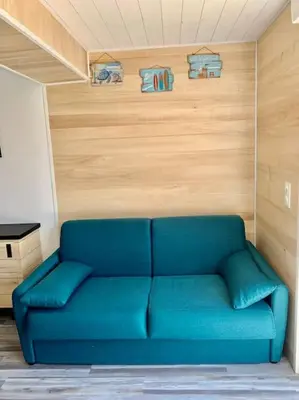 Coin salon dans l'établissement La Villa Azur - Chaleureuse maisonnette avec piscine partagée