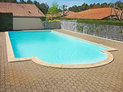 Piscine de l'établissement La Villa Azur - Chaleureuse maisonnette avec piscine partagée ou située à proximité