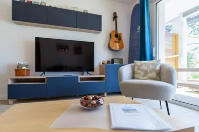Télévision ou salle de divertissement dans l'établissement Atlantic Selection - Le Duna - Ambiance zen avec terrasse & parking